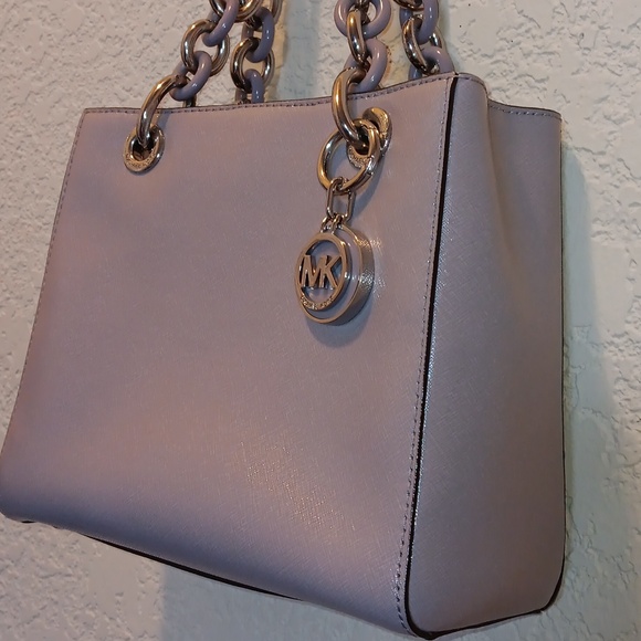 Michael Kors Cynthia Small Leather Satchel bag in a pale purple/blossom - Picture 4 of 16